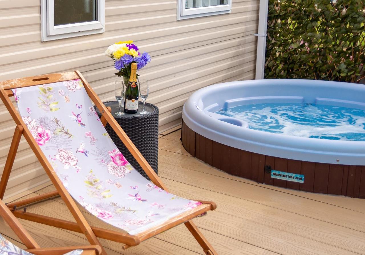 Luxury Lancaster Lodge - The Best Hot Tub Getaway! Tattershall Eksteriør bilde