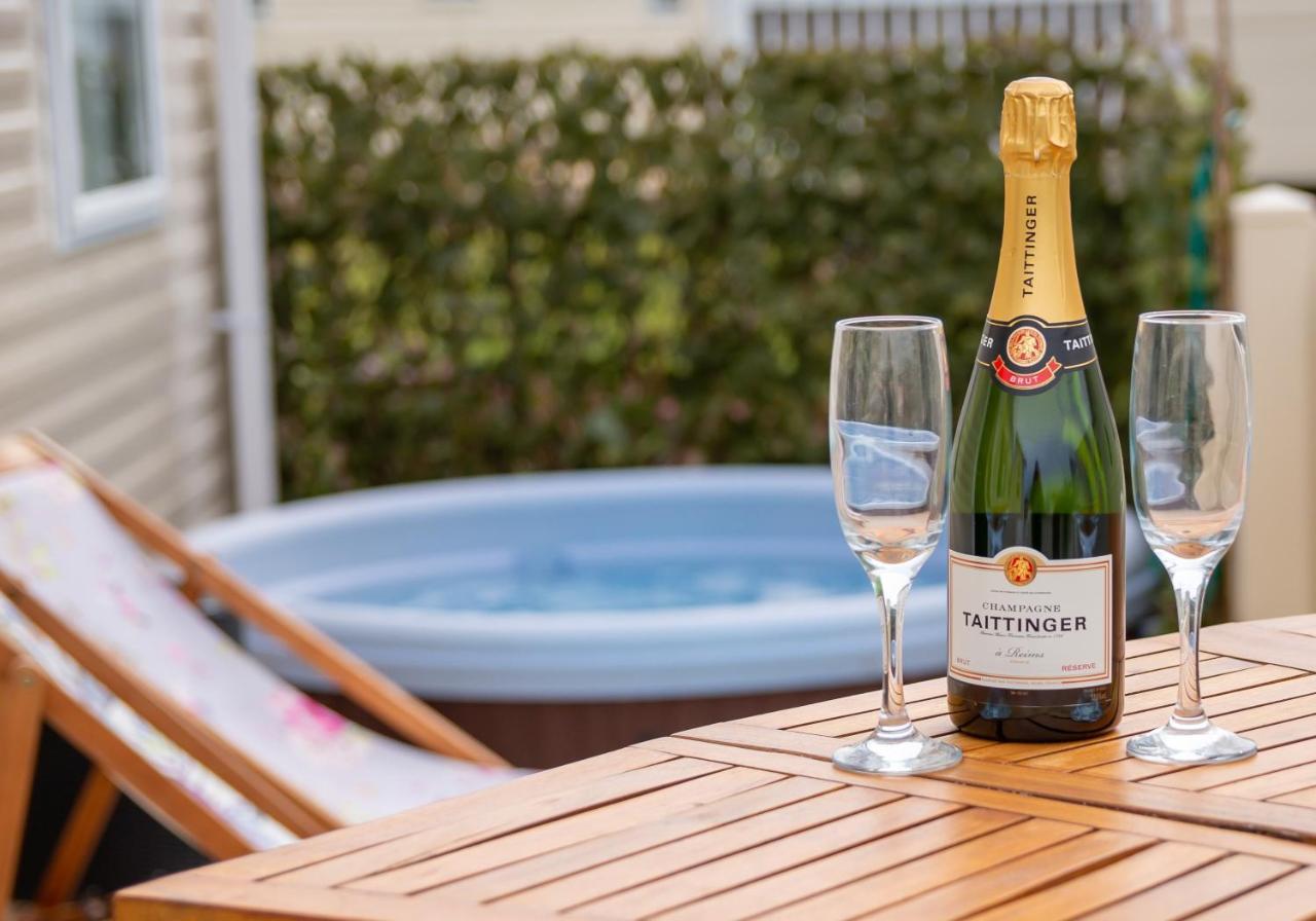 Luxury Lancaster Lodge - The Best Hot Tub Getaway! Tattershall Eksteriør bilde