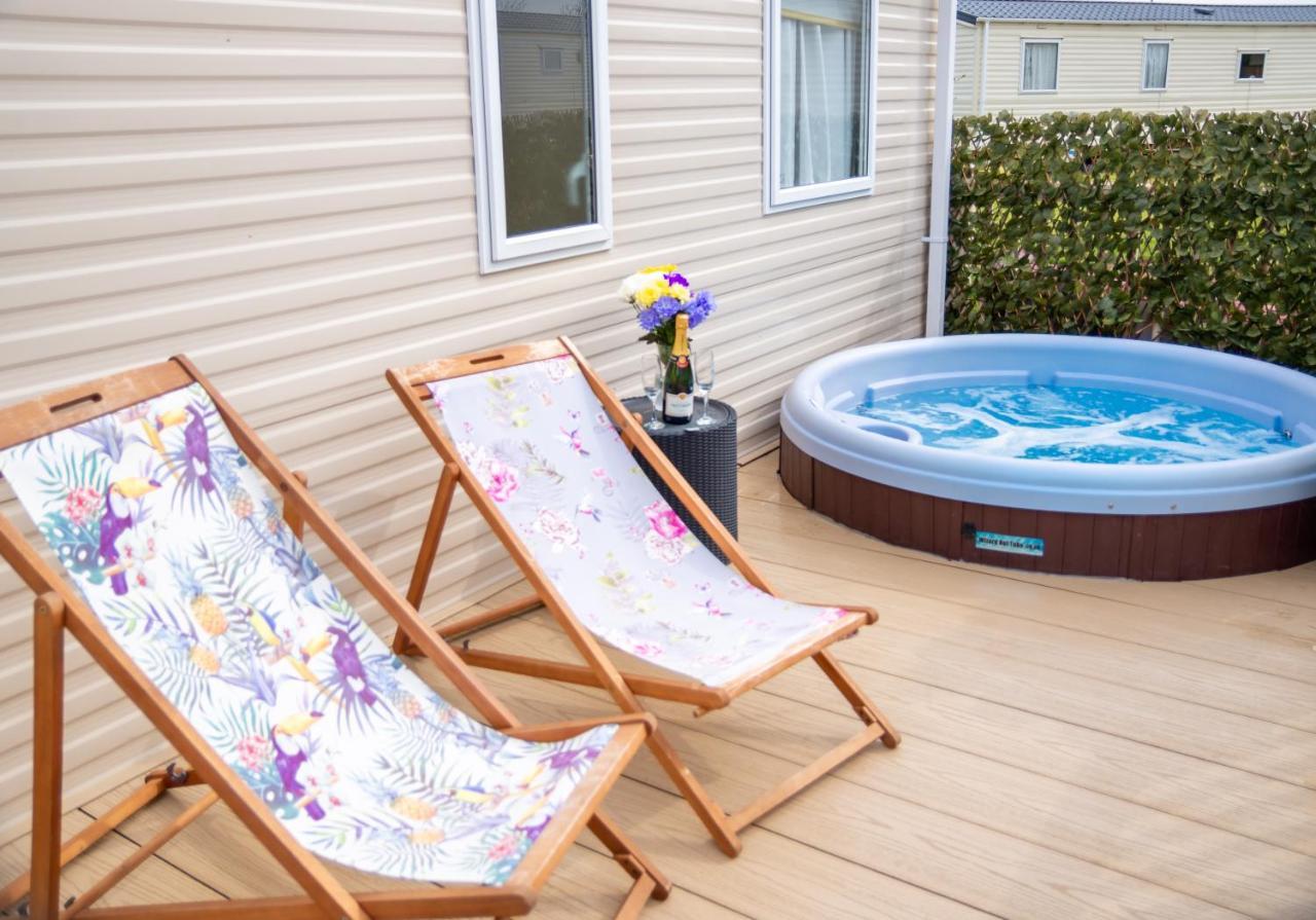 Luxury Lancaster Lodge - The Best Hot Tub Getaway! Tattershall Eksteriør bilde